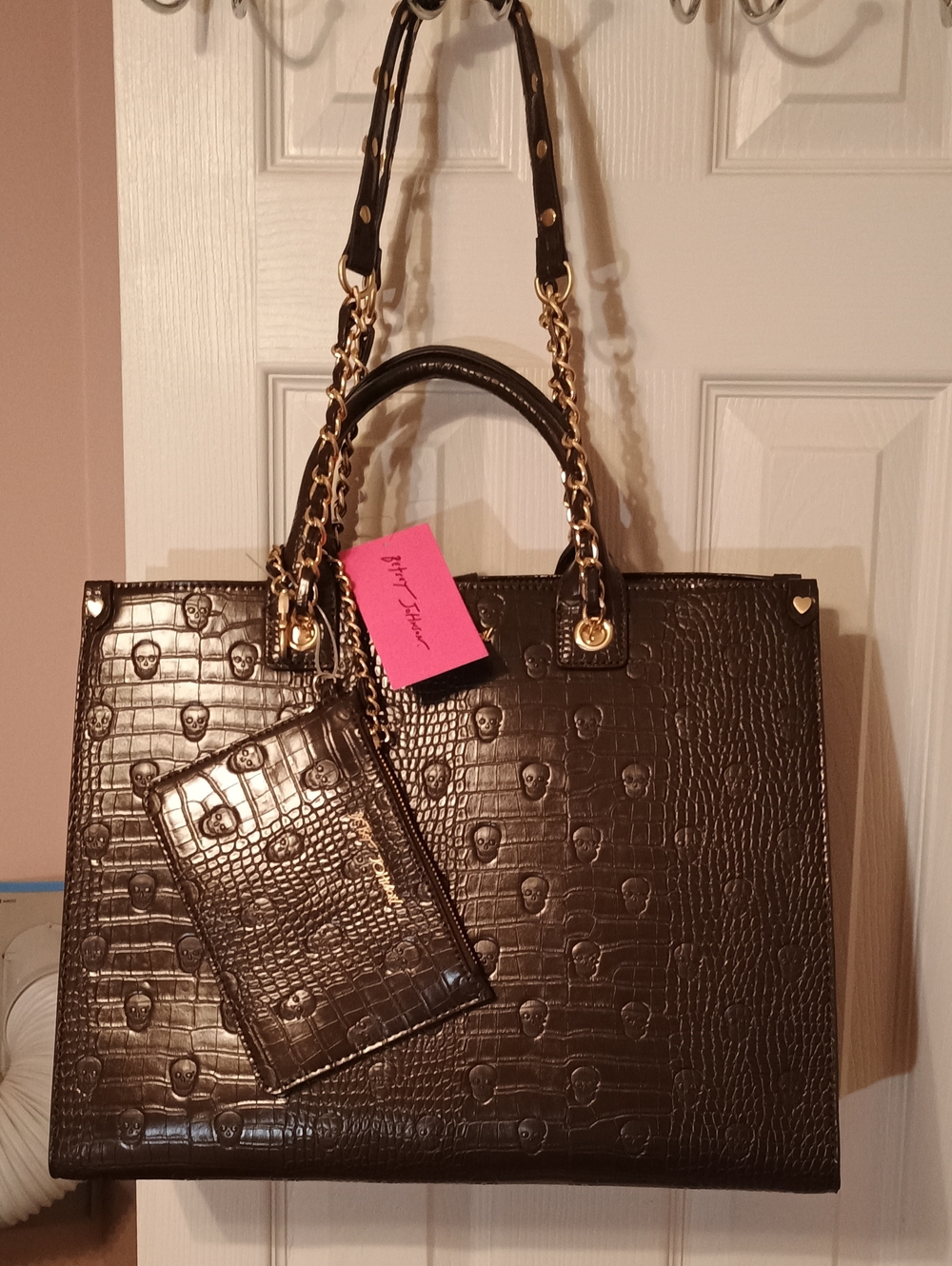 NWT Betsey Johnson Dark Brown Croc Skull Embossed XOMATTIE Large Tote & Pouch